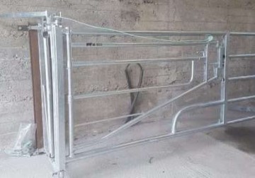 Bó Steel Adjustable 11ft  to 13ft  (3.35 to 4m) Calving Gate