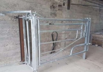 Bó Steel Adjustable 10ft to 11ft (3.05 to 3.35m) Calving Gate