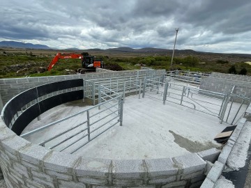 Bó Steel Corral Cattle Handling System