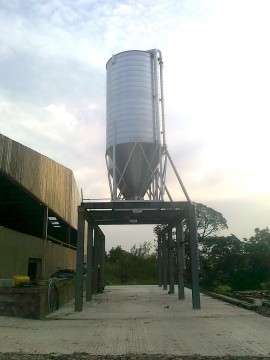 V-MAC 12 Tonne Single Diet Feeder - Gantry Silo