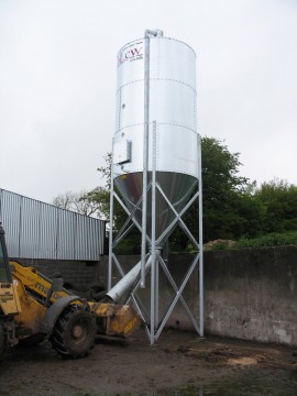 RobLew 6 Tonne Single Side Discharge to Loader Buckets Silo