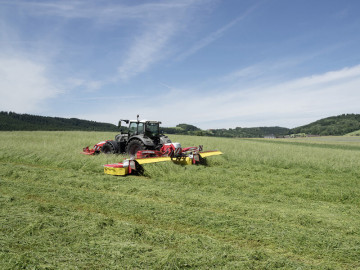 PÖTTINGER NOVACAT A10 ED COLLECTOR Mower Combinations with Centre Pivot Suspension