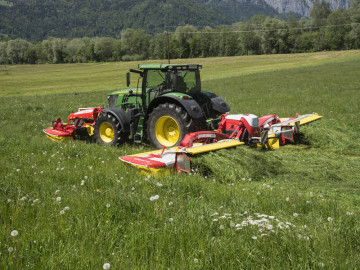 PÖTTINGER NOVACAT A10 ED Mower Combinations with Centre Pivot Suspension