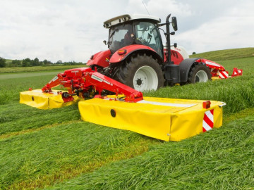 PÖTTINGER NOVACAT S10 Mower Combinations with Centre Pivot Suspension Mower