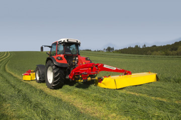 PÖTTINGER NOVACAT 352 Rear Mounted Mower with Centre Pivot Suspension