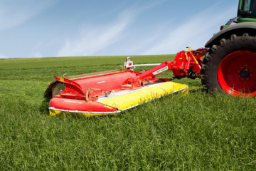 PÖTTINGER NOVACAT 302 ED Rear Mounted Mower with Centre Pivot Suspension