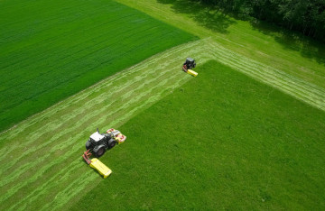 PÖTTINGER NOVADISC 302 Rear Mounted Mower with Side Pivot Suspension