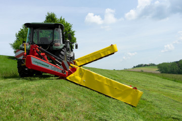 PÖTTINGER NOVADISC 262 Rear Mounted Mower with Side Pivot Suspension