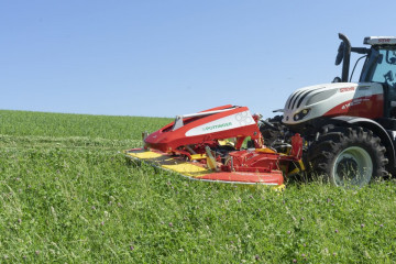 PÖTTINGER NOVACAT 261 ALPHA MOTION RCB PRO Front Mounted Mower