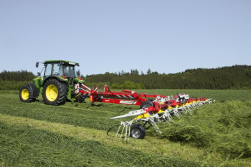 PÖTTINGER HIT 10.11T High Output Trailed Tedder