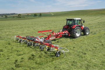 PÖTTINGER HIT 8.9T High Output Trailed Tedder