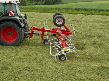 PÖTTINGER HIT 8.91T Trailed Tedder