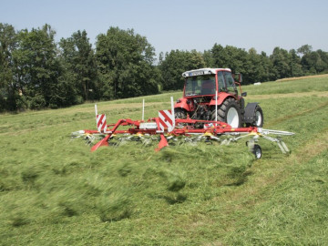 PÖTTINGER HIT 4.54T Trailed Tedder