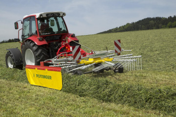 PÖTTINGER TOP 382 Single Rotor Rake