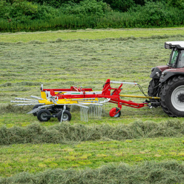 PÖTTINGER TOP 422 A Single Rotor Rake