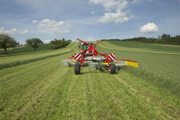 PÖTTINGER TOP 772 Twin Rotor Rake with Side Swath Placement