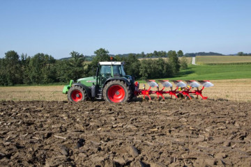 PÖTTINGER SERVO 35 PLUS Three Furrow Plough