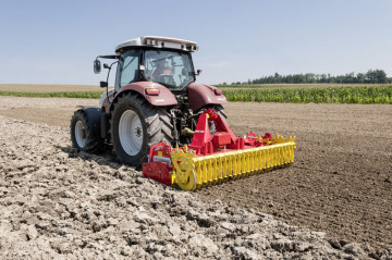 PÖTTINGER LION 3002 Rigid power harrows in heavy duty serie